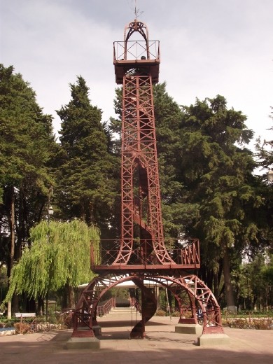 copie bolivienne de la tour Eiffel