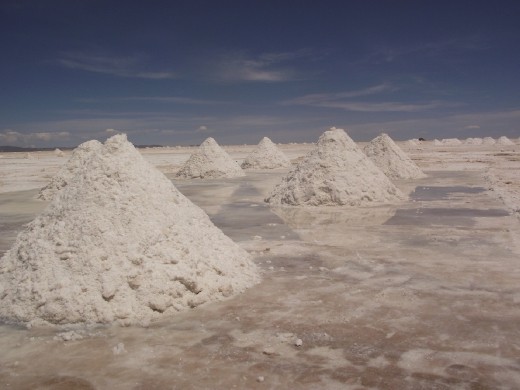 tas de sel pour exploitation, Salar d'Uyuni