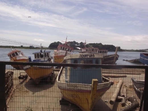 Les premières barques de Chiloe