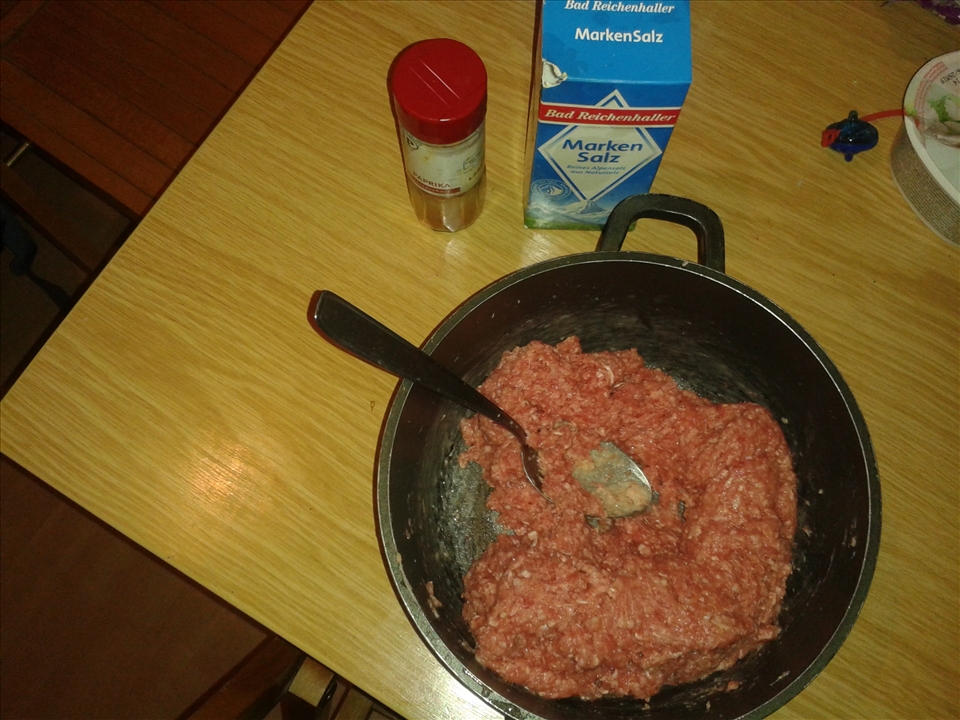 This is how the filling looks like, let it stand a bit when you add water and spices