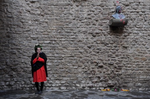 street preformer/Dionysus god of vine/teatar in real life