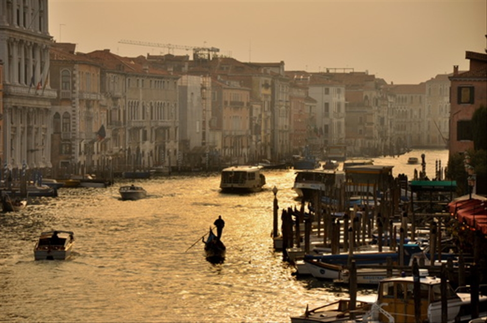 Sunlight in the chanal/Life of the gondolier