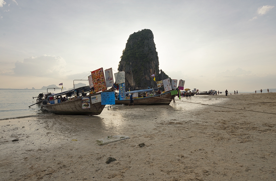 I chose to eat at one of the last restaurants.