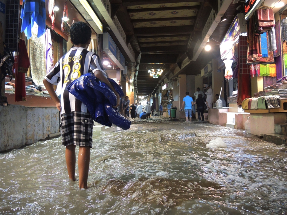 When Muttrah is raining, crossing the moment becomes difficult in the suq.