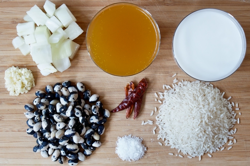 Prep 1: Onion, garlic, calypso beans, salt, chilies, stock, coconut milk