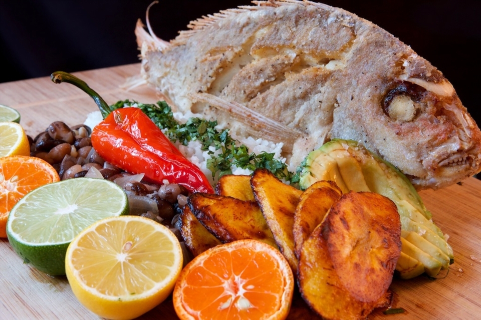 Pescado frito entero