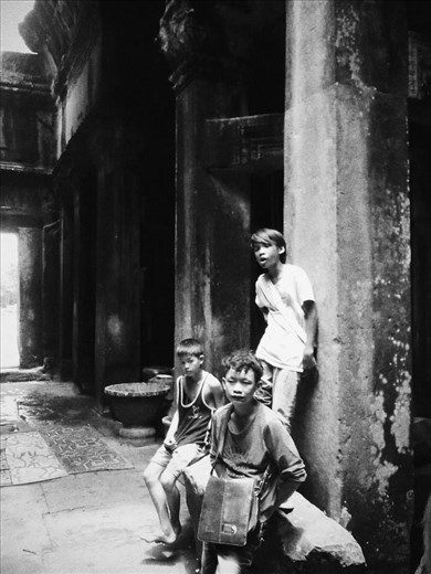 Hidding Children in the Temple, Siem Reap