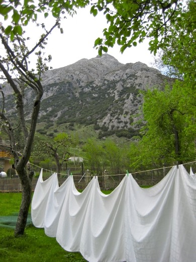 After visiting the city of Leon, we trekked out into countryside, where we were greeted by lush green foliage and majestic mountains.  After a long and filling lunch, I spotted these linens that were hung to dry.  I can still feel the wind and smell the fresh air.