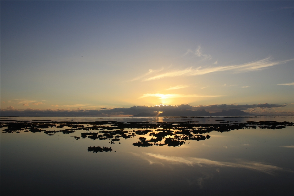 Two Skies Beating Together - The Edge of the Earth, Tahiti