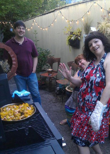 Teaching my friend Kerstin how to cook a paella