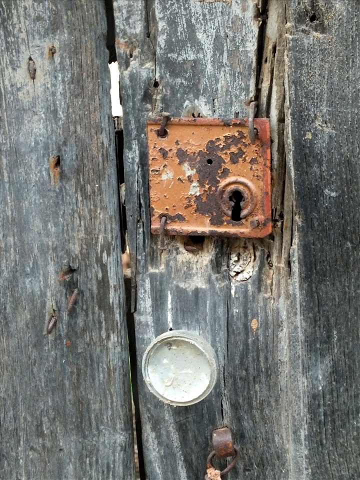 Come in and get to know or imagine the life of those who lived there!