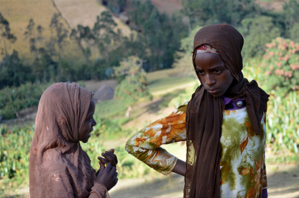 Two little girls just talking,I loved the expression of the bigger one