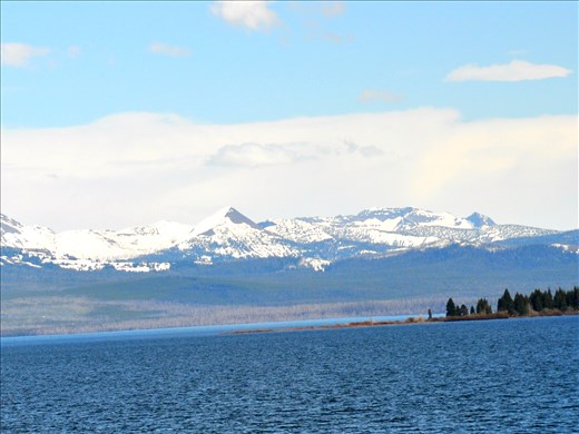 The lake with the snow capped mountains