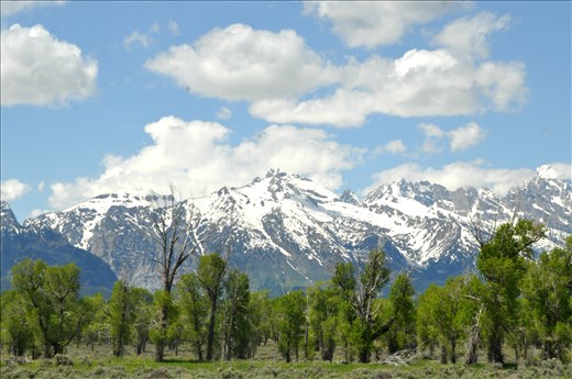 See the clouds in the mountain.