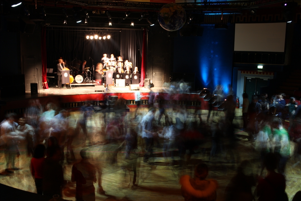 A day in Trondheim finished with dancing and listening to good music. I felt like the whole world with many people from different nationalities were dancing together in this place, with peace and friendship!