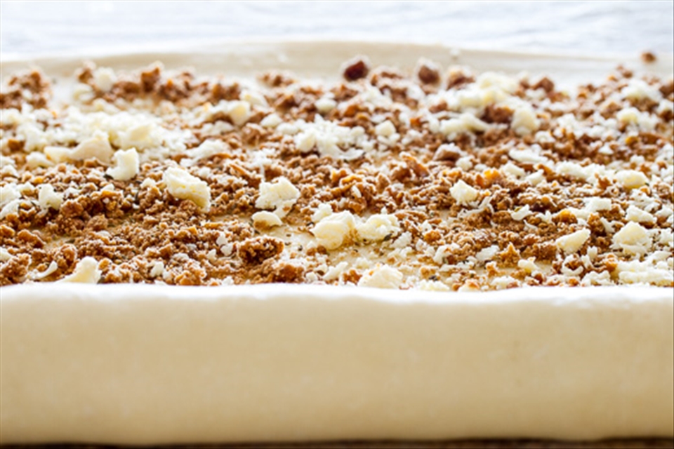 The dough with the aniseed, papelon and chesee