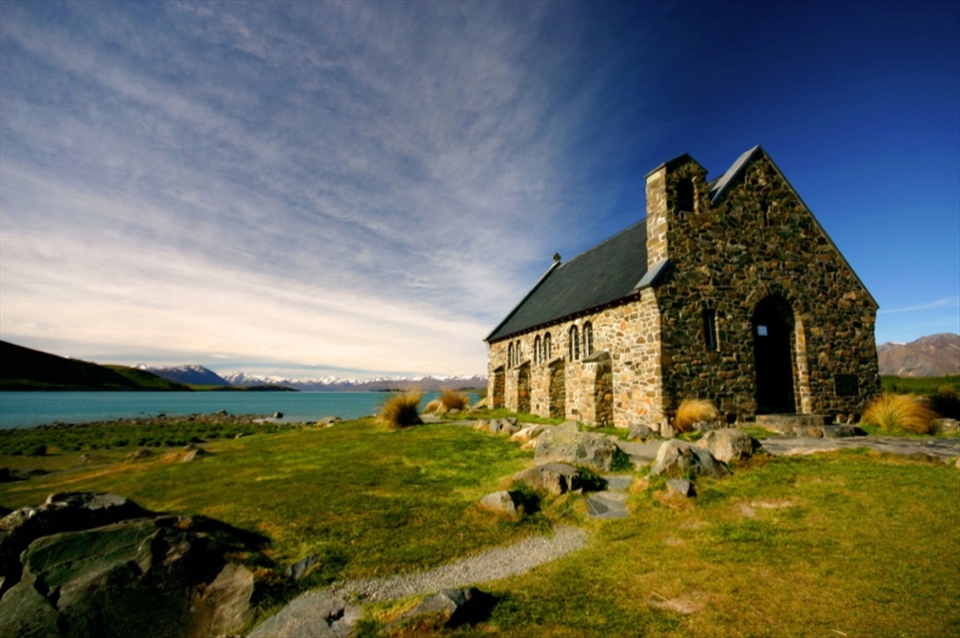 Lake Tekapo, New Zealand.

New Zealand has got to be one of the most healthy, freshest feeling countries in the world... very little pollution and clean crisp air... everything is green and blue... and untouched. 