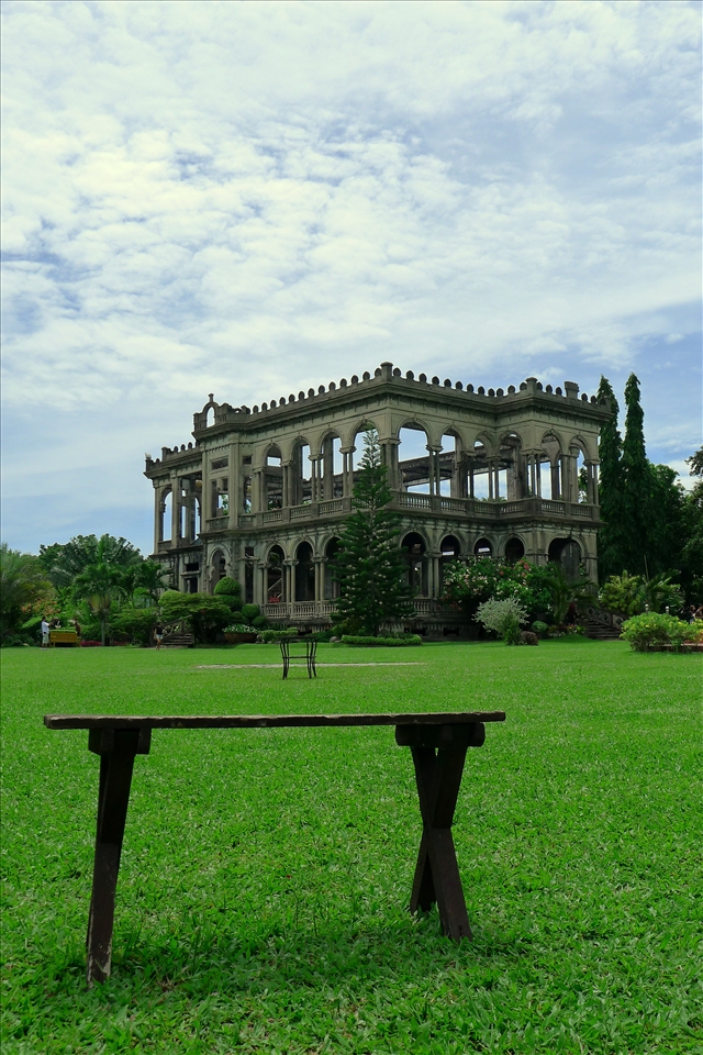 In a larger perpsective, a majestic view of a place is nothing without the people who will adore and appreciate its beauty and history. Chair, in this case, offers a reputed view of once a mansion of a sugar baron in Bacolod City.