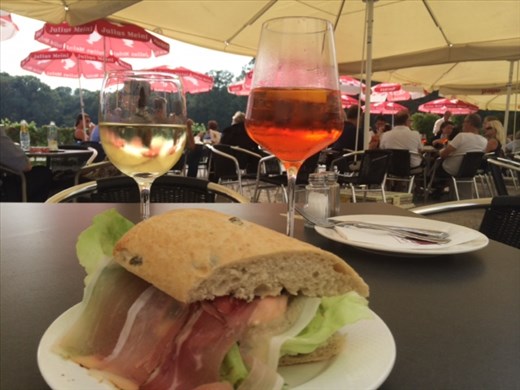 Afternoon bite and sip at Schönbrunn Palace