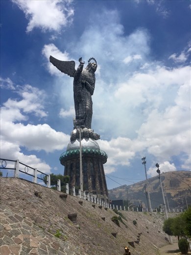 Virgin de El Panecillo