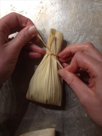 Tying chuchitos closed right before you steam them. 