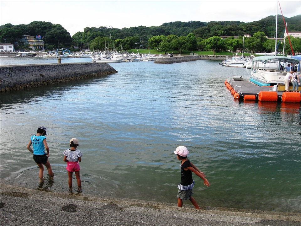 Girls cooling off during a sweltering, hot summer day in Sasaebo, Nagasaki.