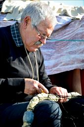 In this image, we can see the work of a fisherman repairing fishing nets is considered one of the fishing gear, a hard and impressive work, but at the same time in a job that few people get to see the beauty and dedication on the part of the fisherman .: by theworldependsea, Views[391]