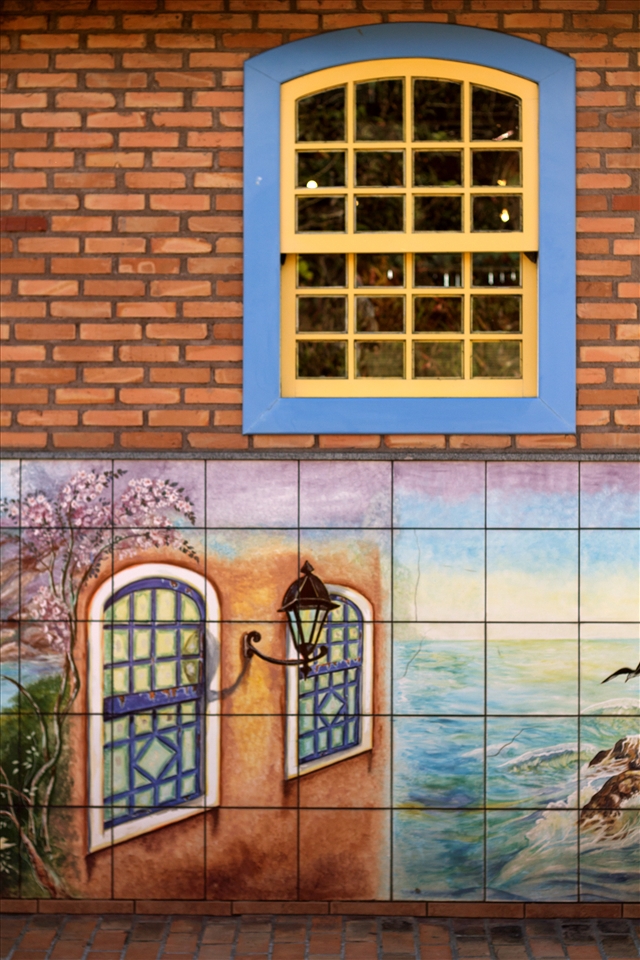 The most famous restaurant in Ribeirão da Ilha is called Ostradamus. With its great atmosphere, the place has become a window to the past: it’s been around for over 20 years and is nationally known for its historical oyster recipes.