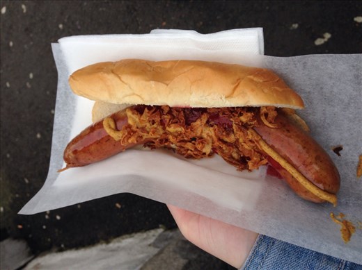 My reindeer sausage with cranberry sauce, mustard and crunchy onions! Yummy :)