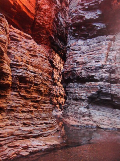 Squeezing through crevices, Weano Gorge, Karijini NP, WA