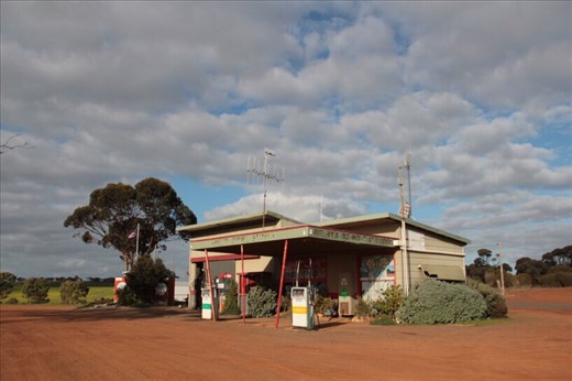 Roadhouse north of Stirling Range NP, WA