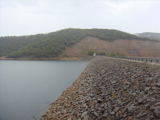 Lake Dartmouth dam wall, Vic