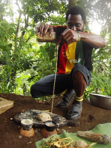 Sifting kava, Lombaha, Ambae.