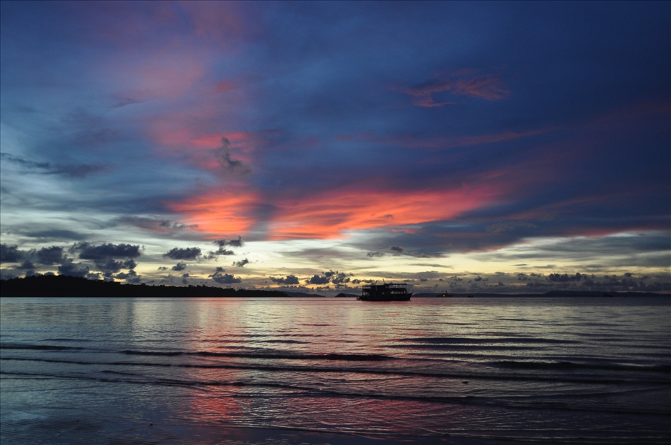 Sunset on Preah Sihanouck beach, Cambodia