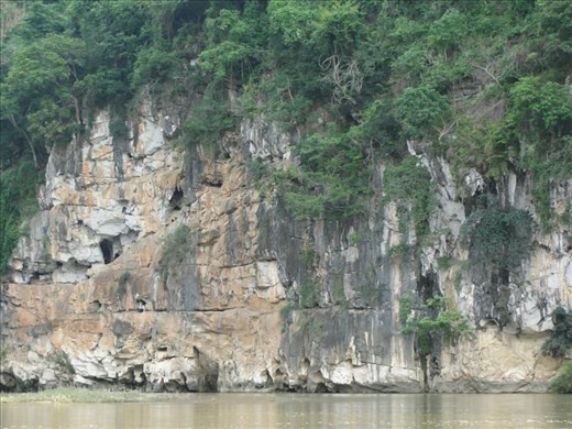 Spectacular mountain views and vast river park