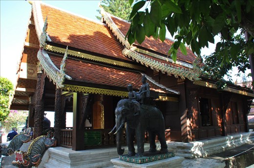 Golden Temple in Chiang Mai, ThaiLan