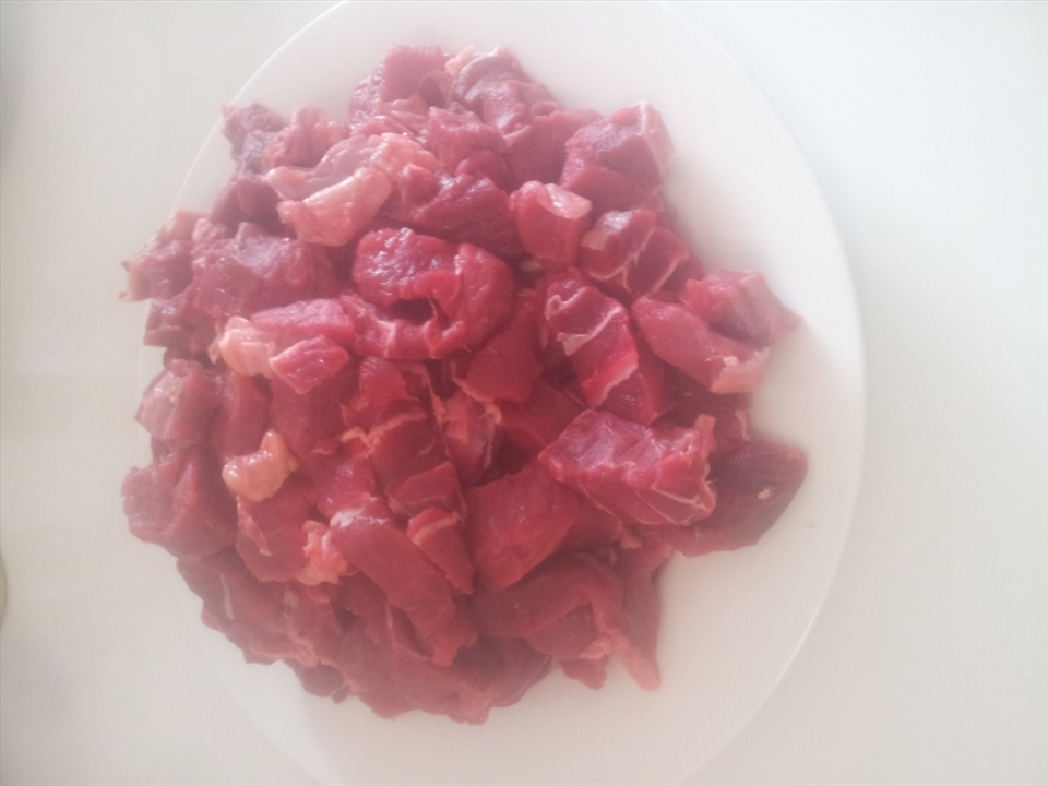 Cut gravy beef into thin (approx 1cm) slices.