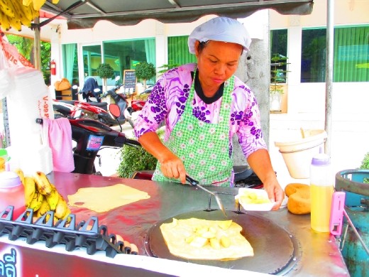 My faveorit person in Koh Chang: mango pancake lady!