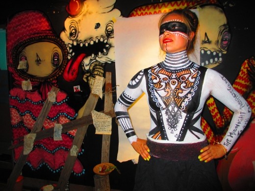 Body painting in Lost Movements party