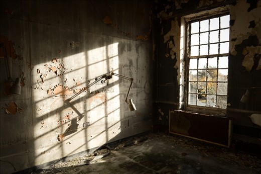 The post-op recovery room feels more like a place of bizarre human experimentation. This wing was used to develop the procedures of Lobotomy and Electro Shock Therapy. 