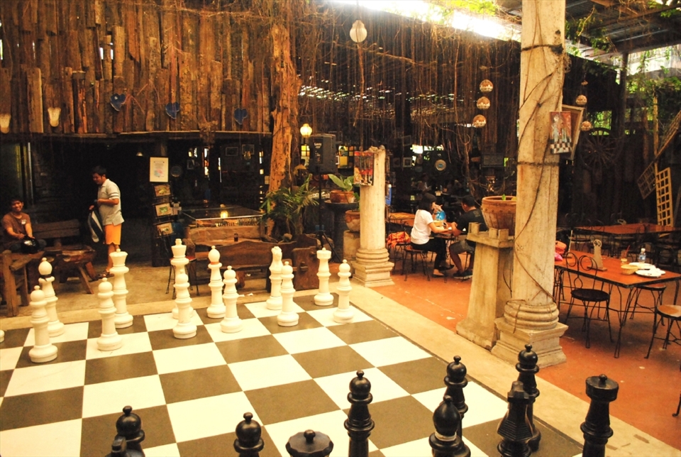 This is Pan De Americana. A local restaurant that serves the famous Pan De Sal of the Filipinos. It has been a place for me and my friends to chill out. 