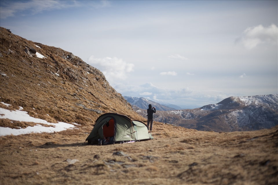 Pitched for night number one. 700 metres above the sea, on the shoulders of Ladhar Bheinn. Only on the highest mountains do I realise how small I am.