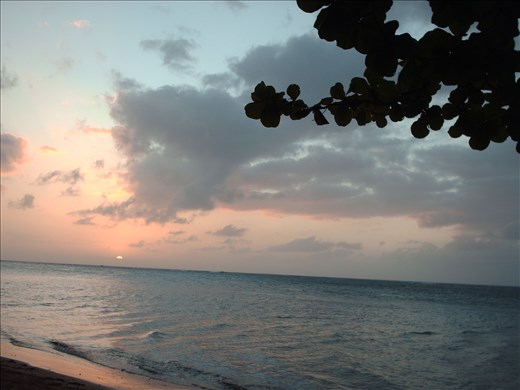 Another ugly sunset in Kauai.  The 5$ campsite on the ocean forced me to have to watch this spectacle.