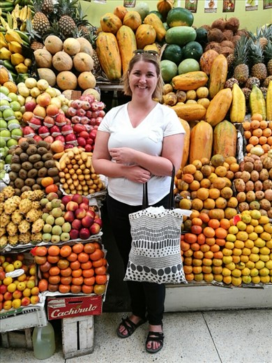 På frugtmarkedet i Quito. Spørg mig lige om jeg føler mig som en turist!