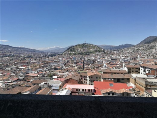 Udsigten fra basilikaen er svær at hamle op med. Her er la Panesilla-bjerget som deler der nordlige og sydlige Quito.