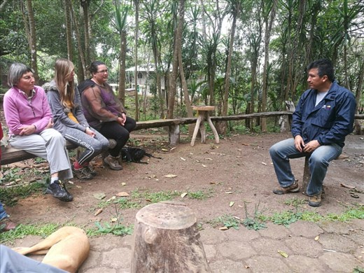 Første dag. Lederen af stedet, Cesar forklarer, hvad vi skal lave i løbet af dagen.