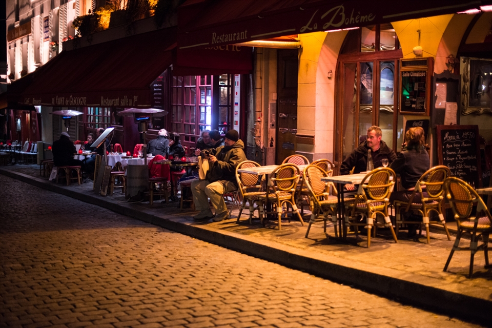 Parisians eat outside even if it is cold enough to wear a coat, I like that. 
