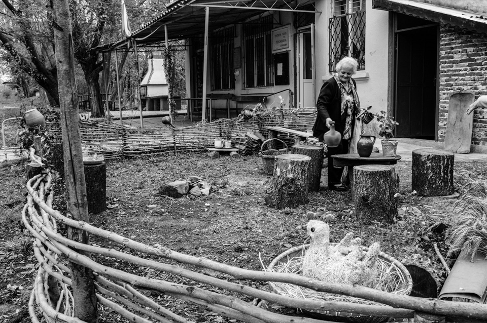 If the weather is favourable, the people from the club spend time outside as they prepare sometimes pancakes cooked on a slow fire.