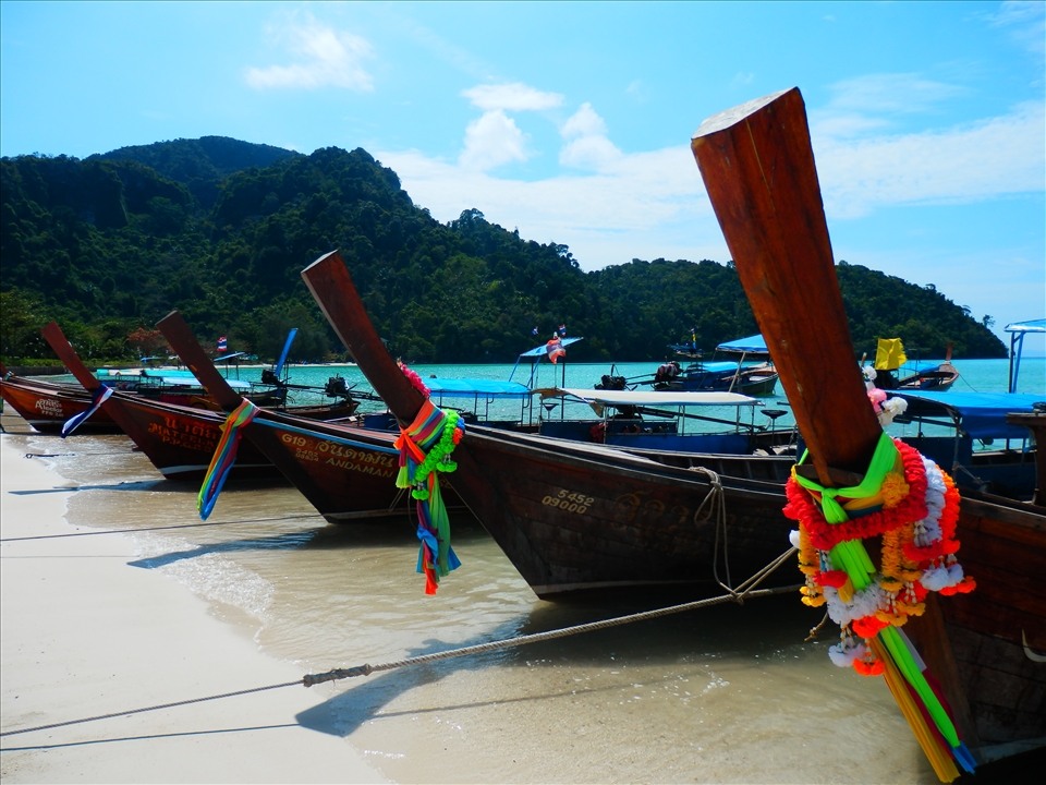 Koh Phi Phi Don, Thailand, long tail boats 
