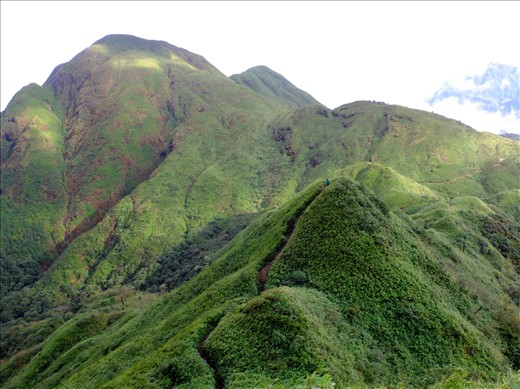 My Hmong porter who makes VND 500k/day is waiting for me from one peak